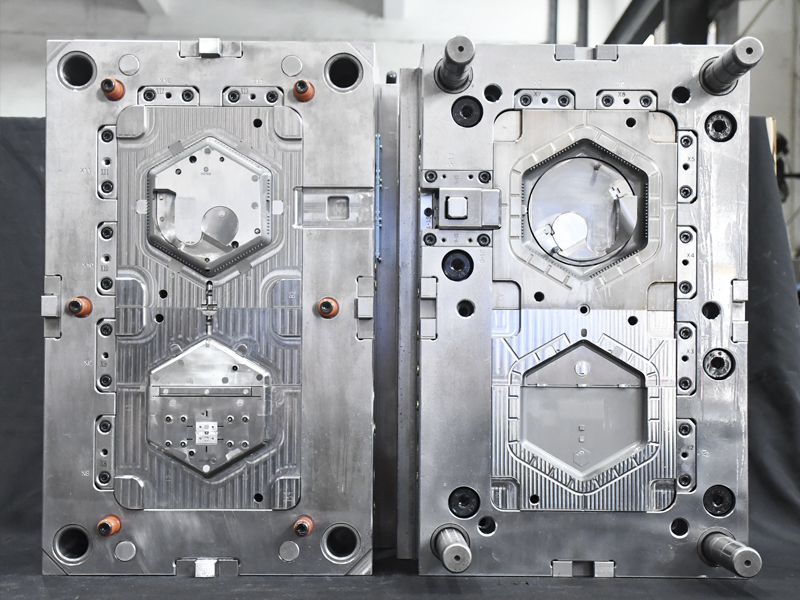 Cold Runner Injection Mold