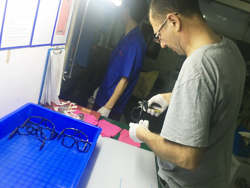  Eye Tracking Glasses Injection Mold Manufacturer