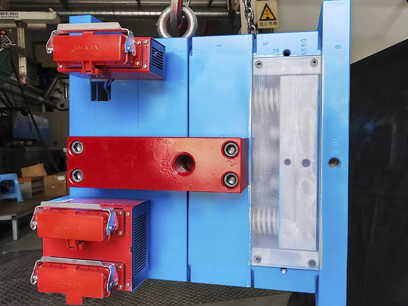 Hot Runner Injection Mold