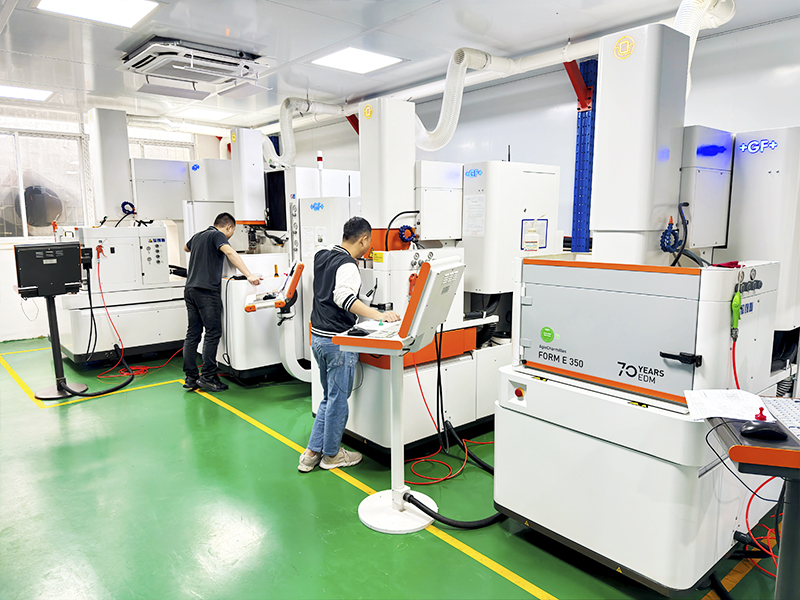 Macchinatura di scarico elettrico (EDM), 