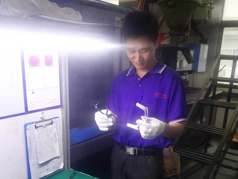  Eye Tracking Glasses Injection Mold Manufacturer