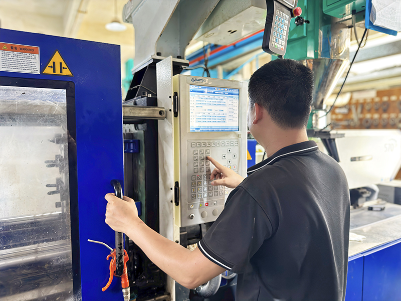 Real-Time Adjustment of Moulding Parameters