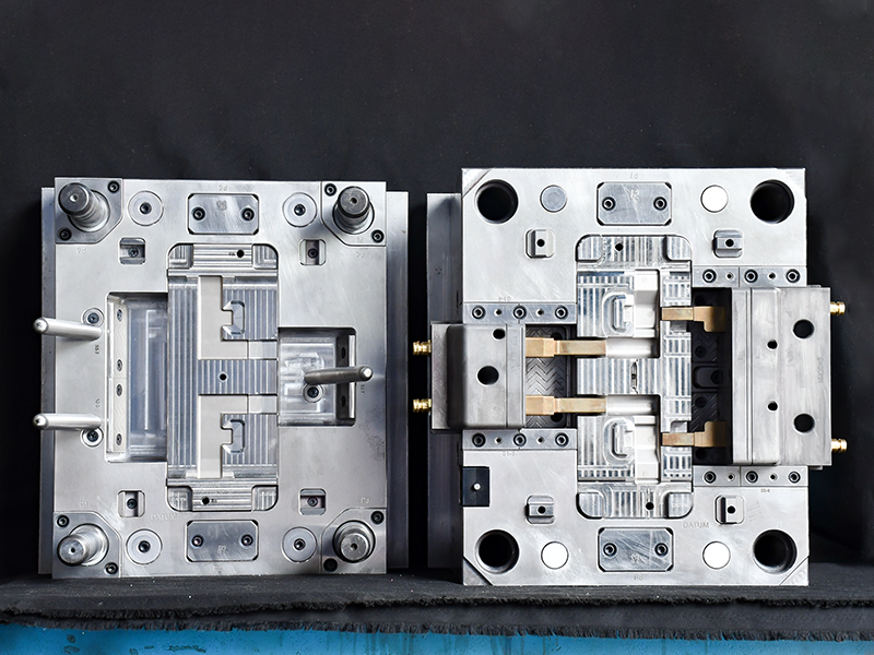 Single-cavity mold
