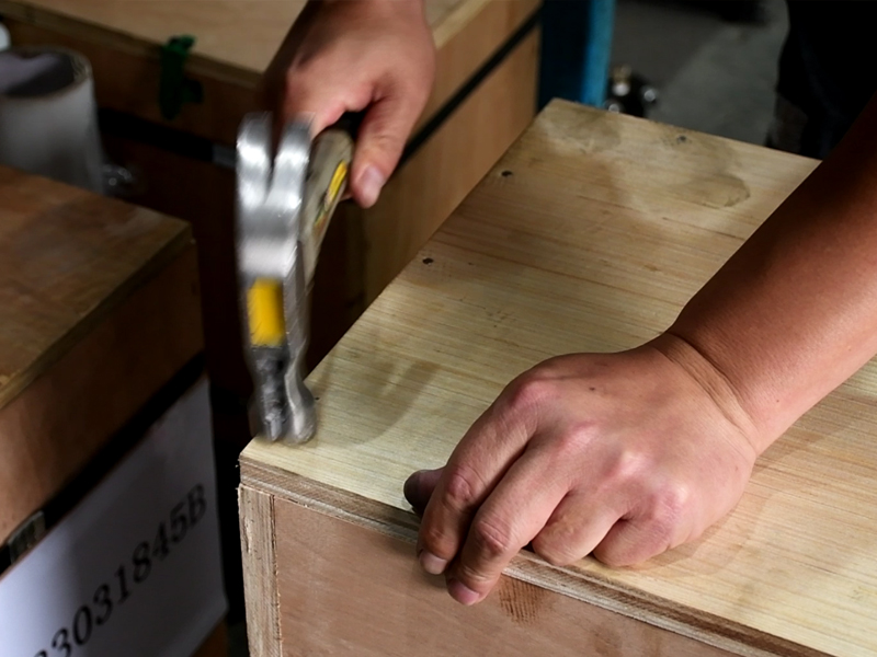 wooden-box-of-mold-shipment