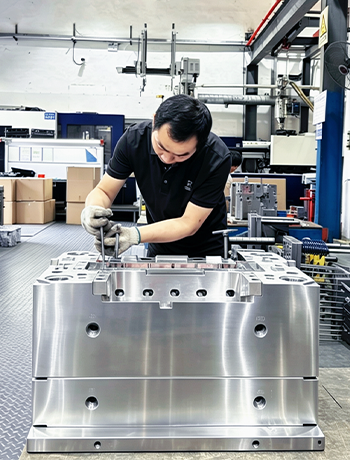 plastic mold manufacturing for plastic enclosure