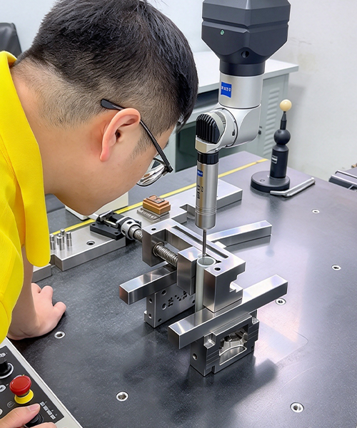 Contr&ocirc;le qualit&eacute; CMM pour pi&egrave;ces moul&eacute;es par injection
