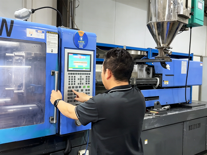 Injection Molding Machine