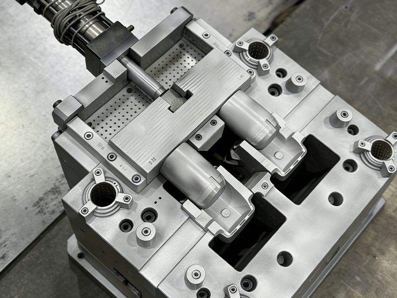 Zinc alloy die-casting mold