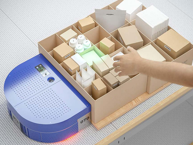 Autonomous storage robot injection molded parts